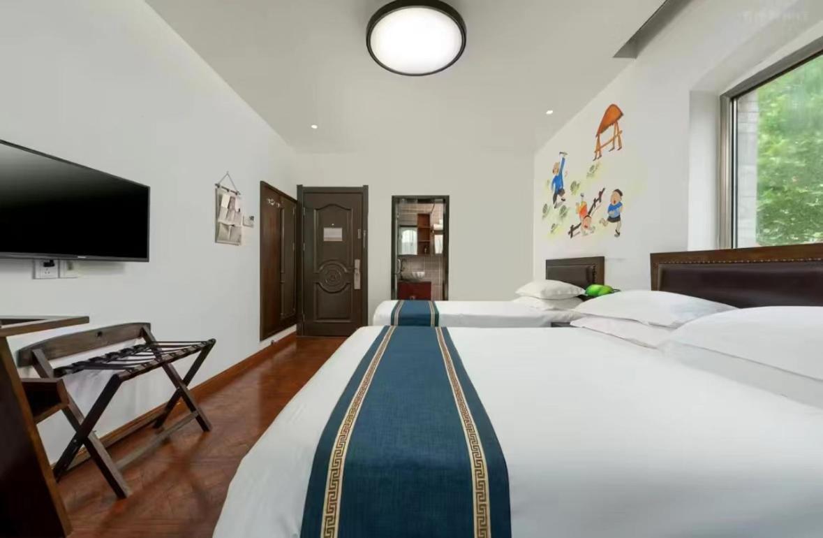 Nostalgia Hotel Beijing Guozijian Ghost Street - Near Beijing Lama Temple, Beihai Park, Jingshan Park, Drum Tower, Houhai Bar Street, Tian'Anmen Square, Located In Beijing Traditional Hutongs, 5 Minutes Away From Beixinqiao Metro Station Exterior photo