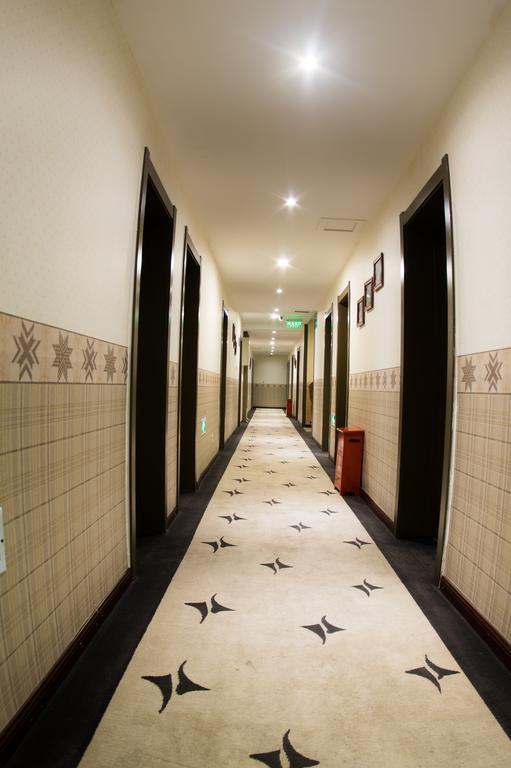 Nostalgia Hotel Beijing Guozijian Ghost Street - Near Beijing Lama Temple, Beihai Park, Jingshan Park, Drum Tower, Houhai Bar Street, Tian'Anmen Square, Located In Beijing Traditional Hutongs, 5 Minutes Away From Beixinqiao Metro Station Exterior photo
